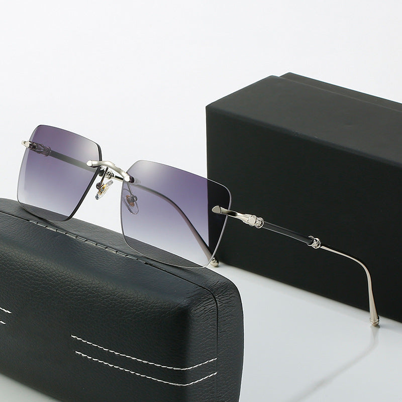 Women's fashionable sunglasses with square frame and luxurious accents Bowlift