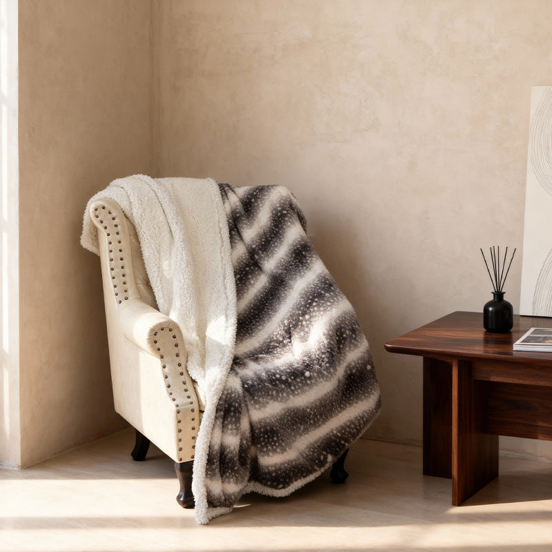 Women Cozy Dog Blanket with Soft Fleece and Modern Design Bowlift