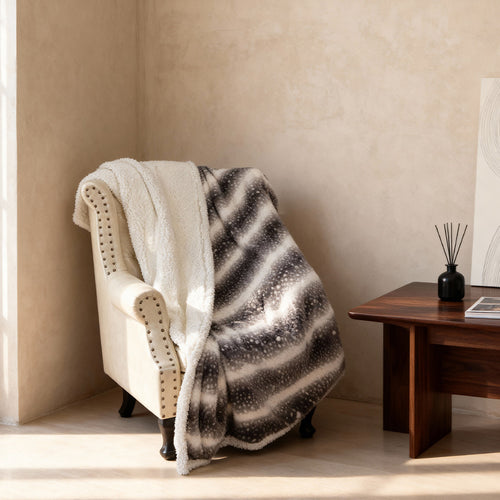Women Cozy Dog Blanket with Soft Fleece and Modern Design Bowlift