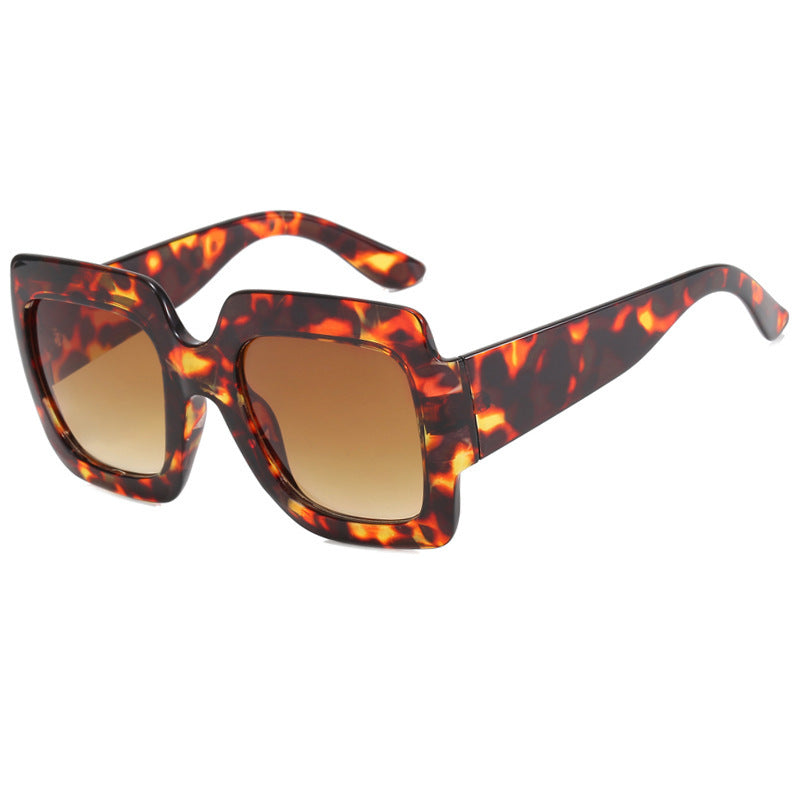 Women's oversized square sunglasses with striking tortoiseshell design Bowlift