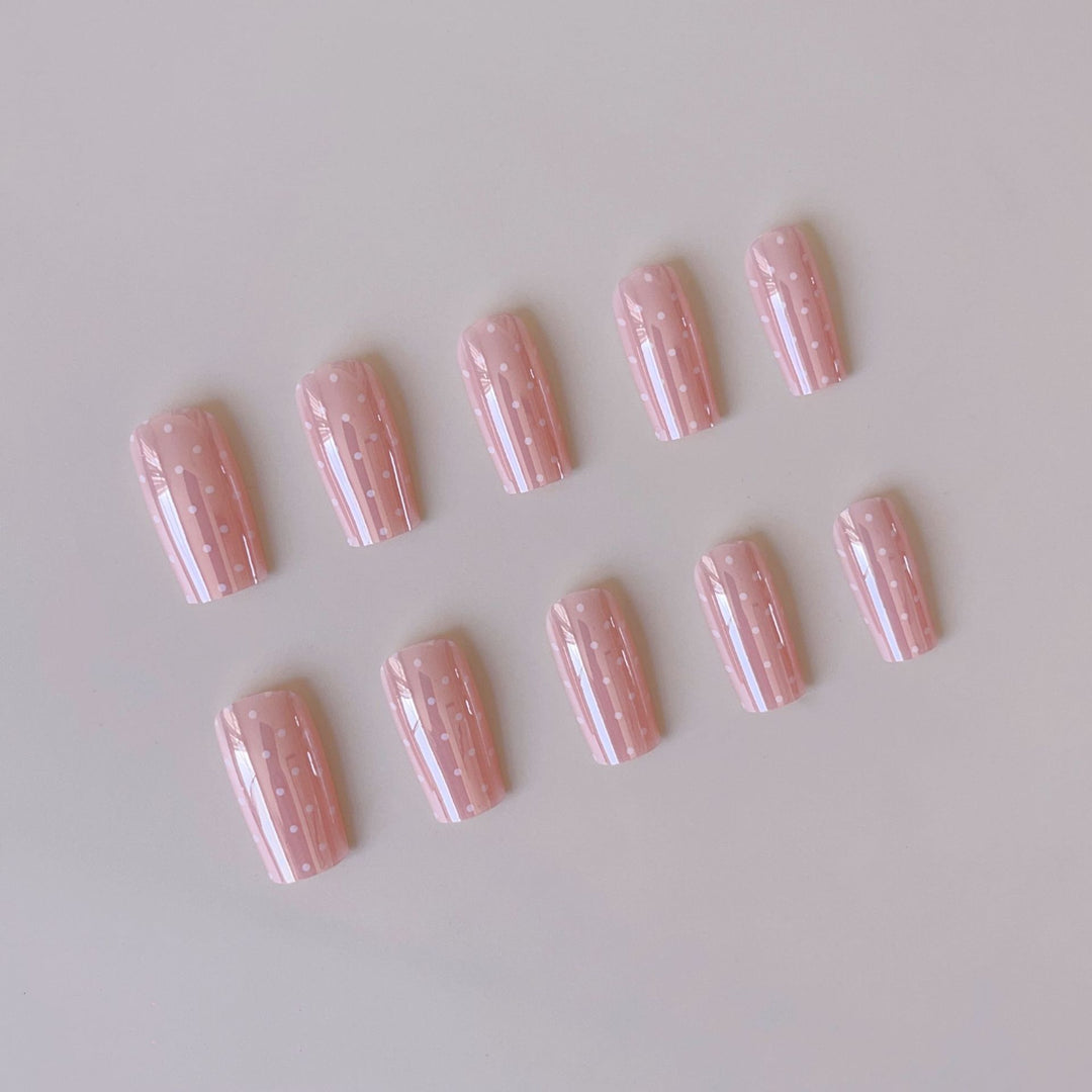 Artificial nails with high gloss finish Bowlift