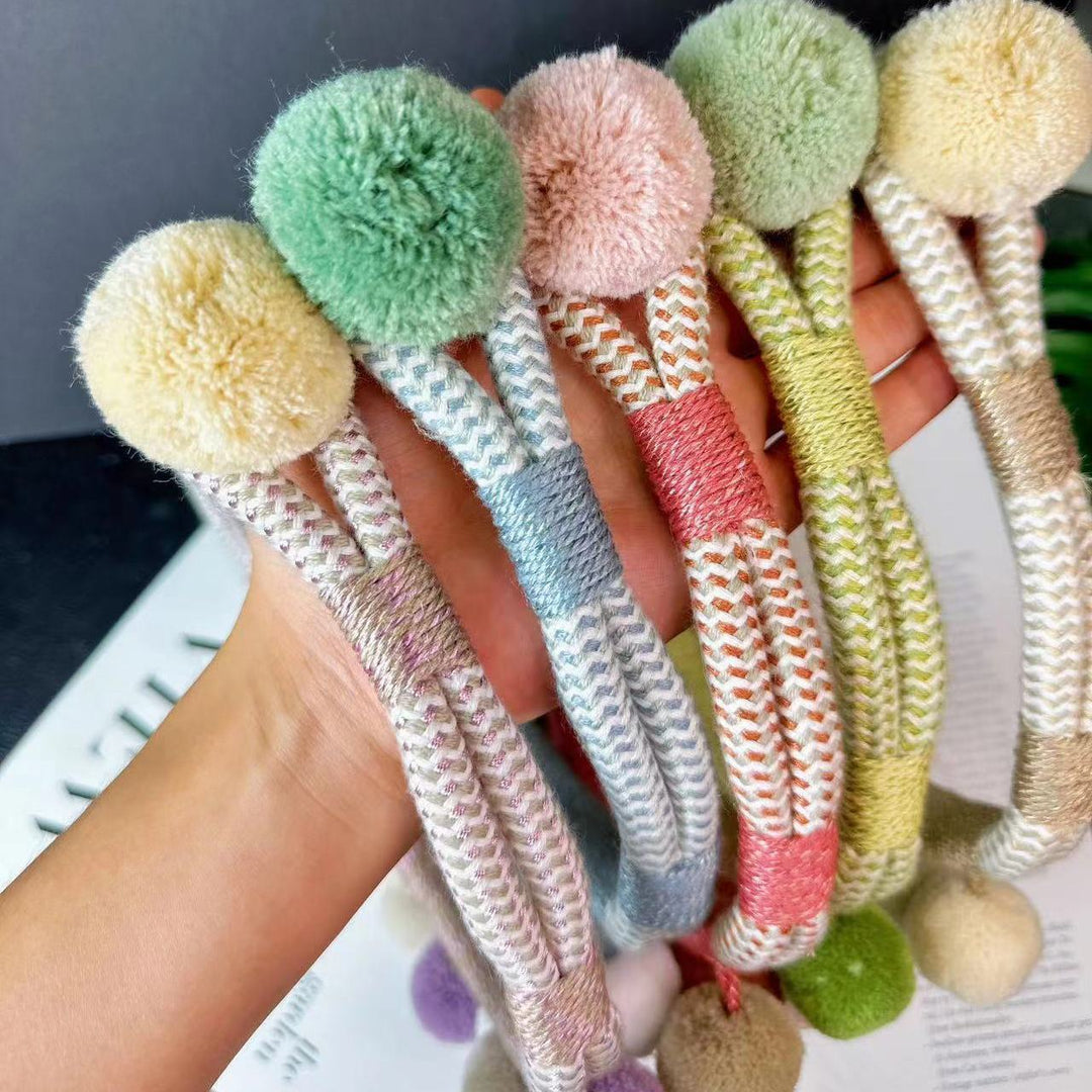 Trendy Knit Necklace Bowlift