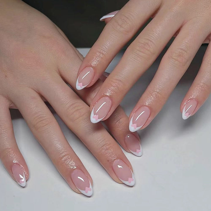 Elegant Press-On Nail Tips with Gold Accents Bowlift