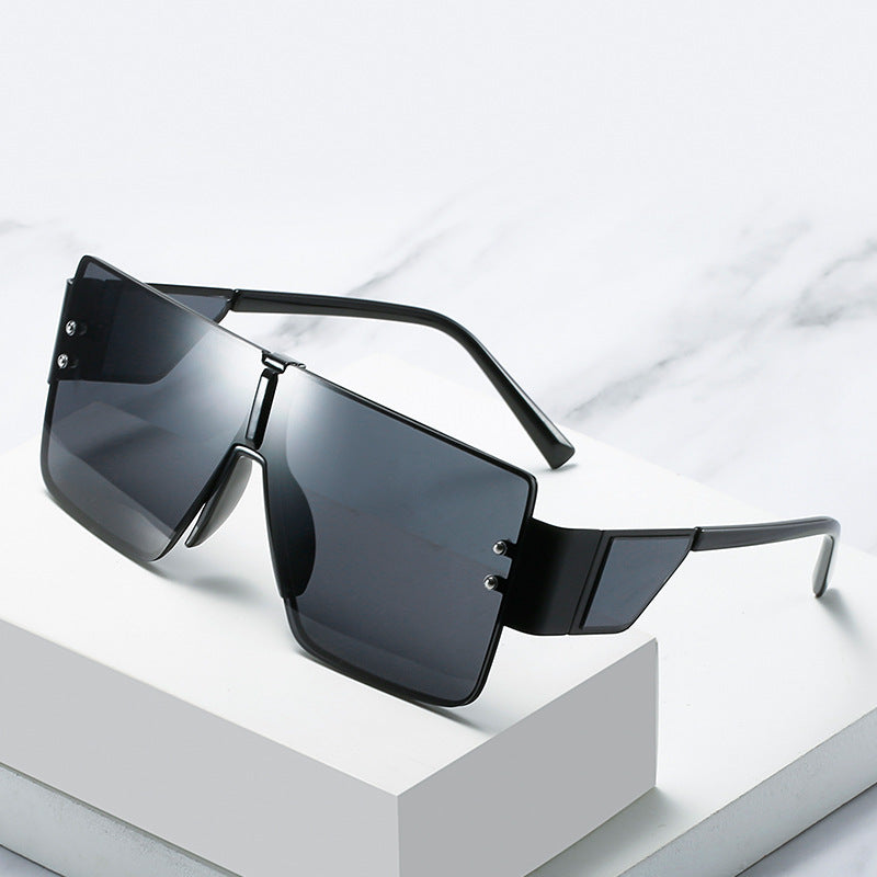 Ladies trendy oversized sunglasses with futuristic design Bowlift