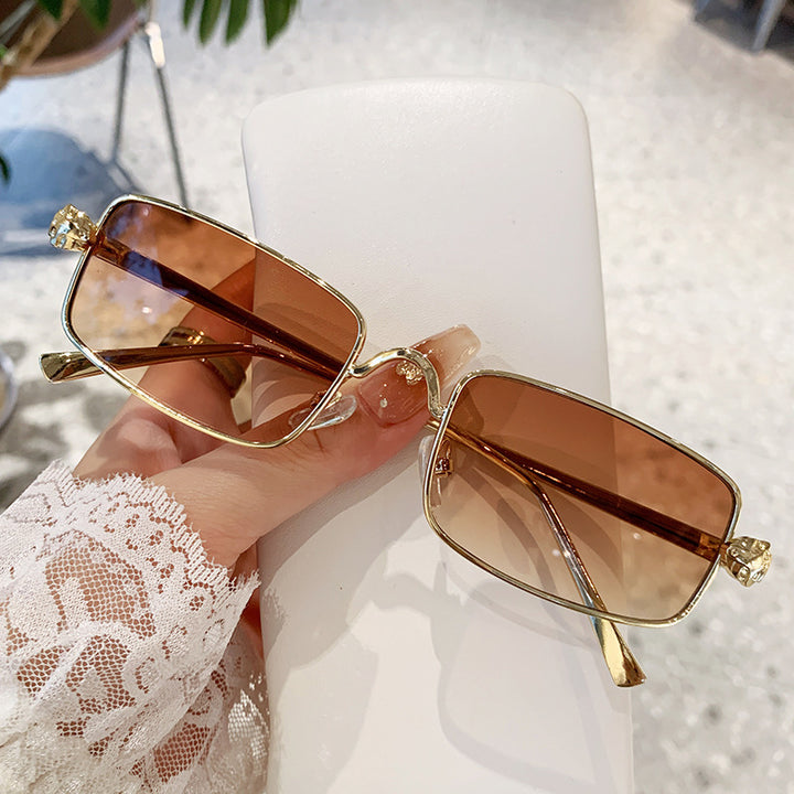 Ladies elegant square sunglasses with luxurious metal frame and UV protection Bowlift