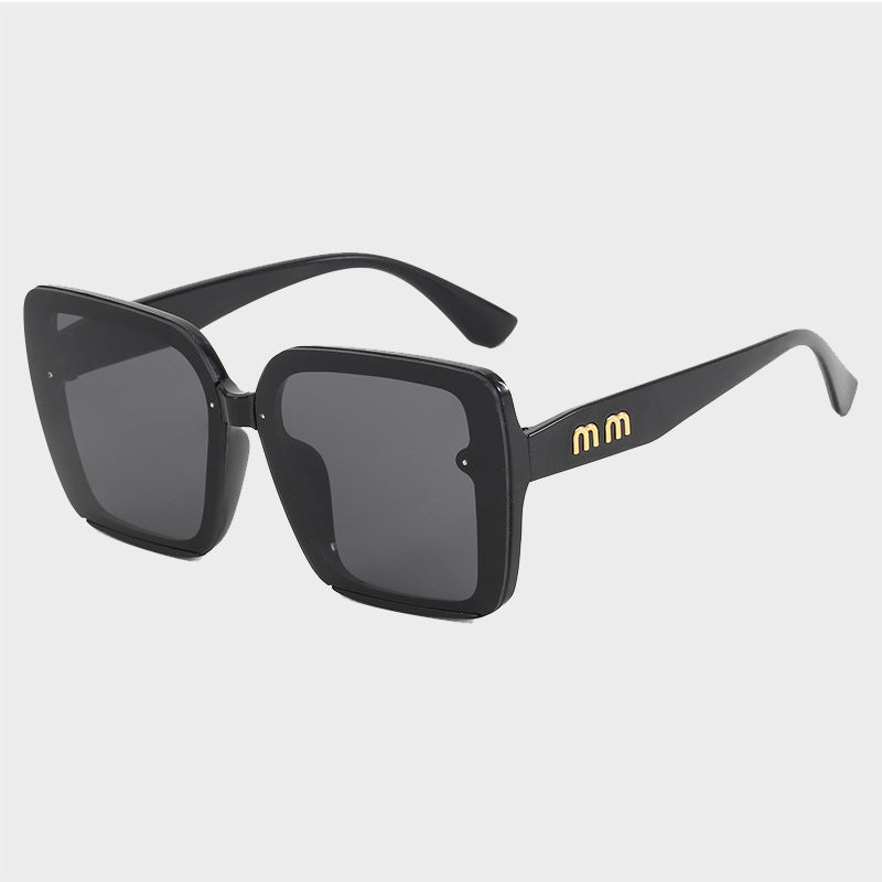 Women's sunglasses in modern square style Bowlift