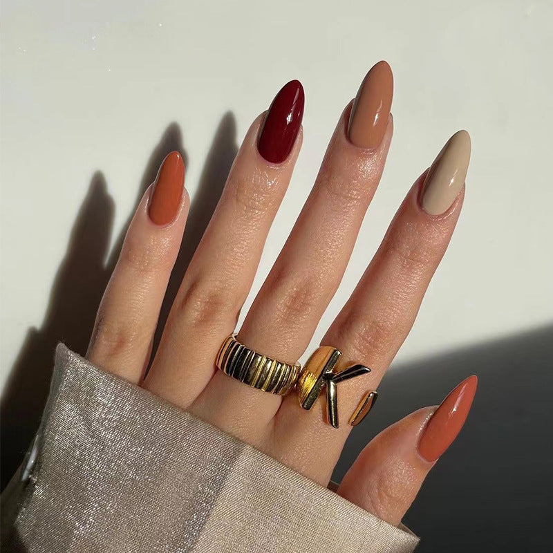 Creative nail art with stylish stiletto shape Bowlift