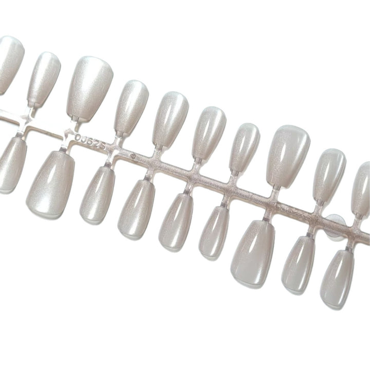 Artificial Nails in Elegant Nude Look Bowlift