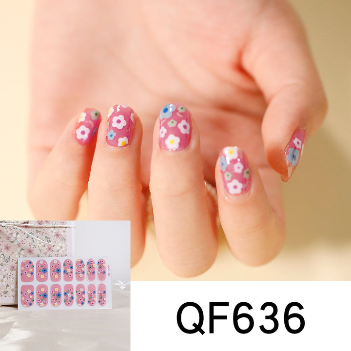 Artificial nail design with heart motif Bowlift