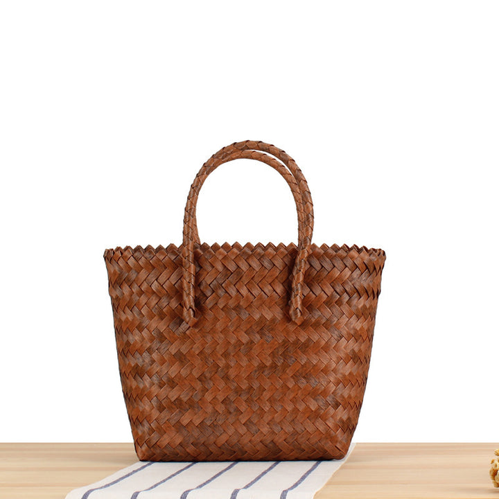 Tote bag made of handwoven natural material with braided design Bowlift