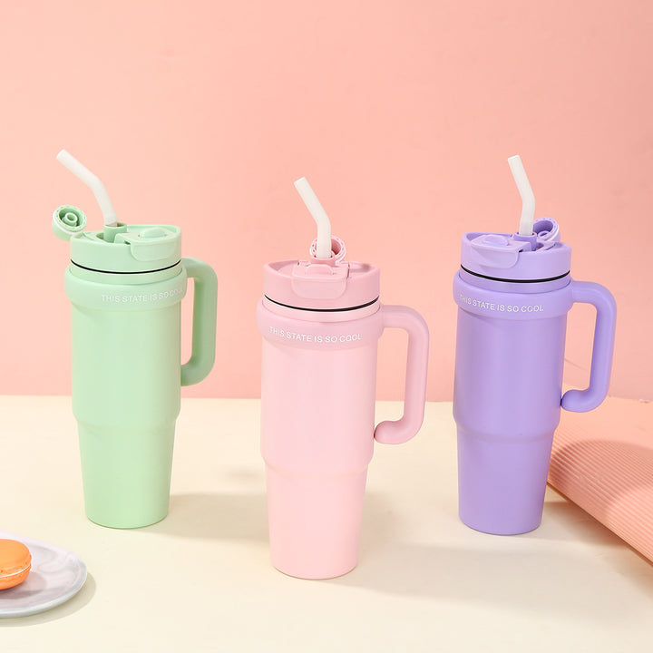 Unisex drinking cup with integrated straw Bowlift