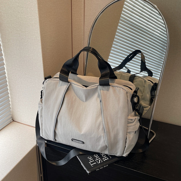 Multifunctional Travel Bag With Durable Outer Material Bowlift
