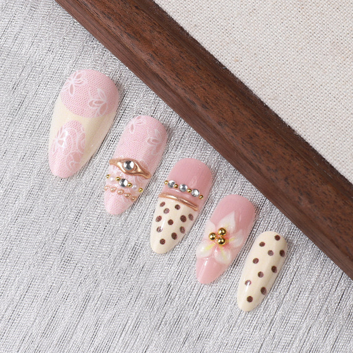 Glamorous Floral Press-On Nail Set Bowlift