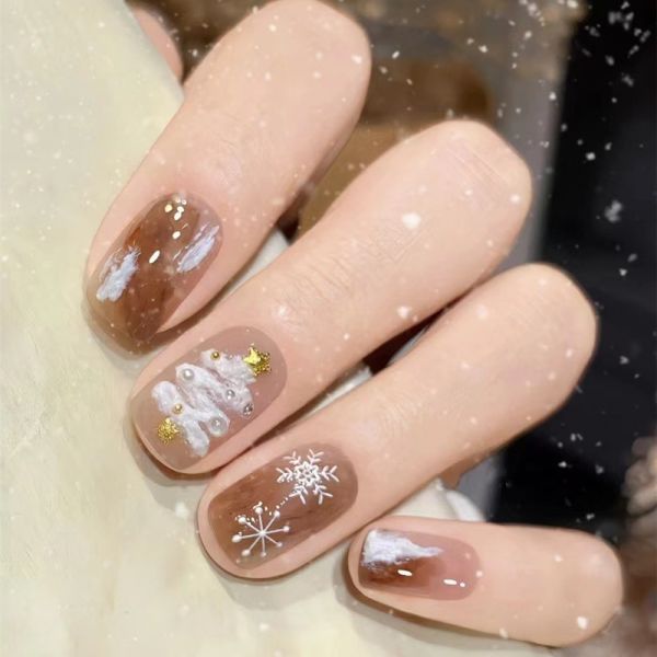 Festive Holiday-Themed Press-On Nail Art Bowlift