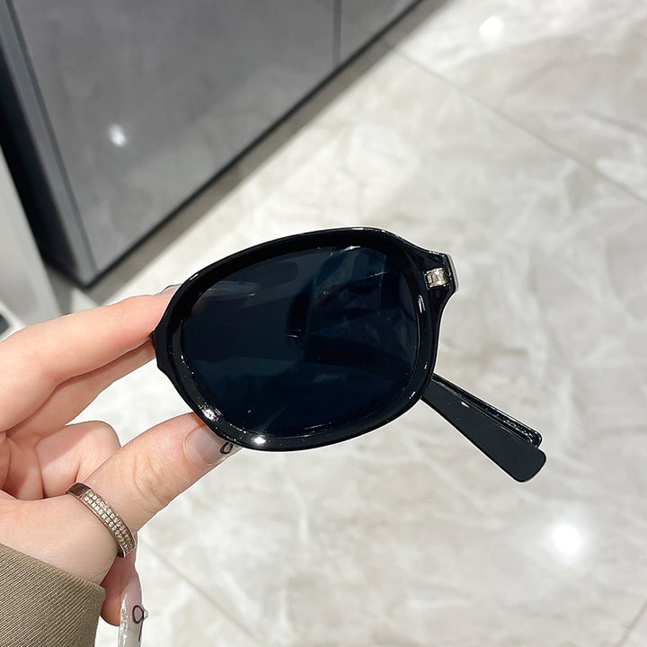 Ladies Fashion Sunglasses in Retro Style Bowlift