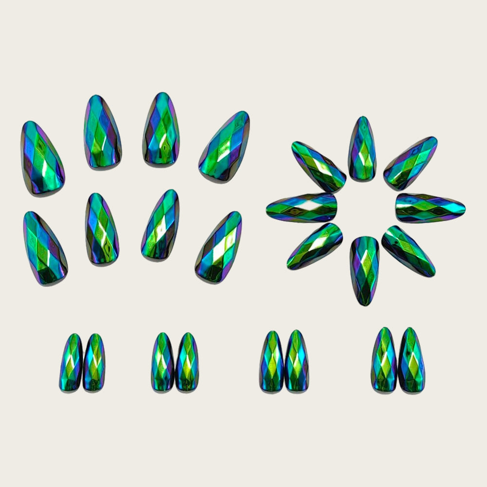 Glamorous artificial nails with faceted design Bowlift
