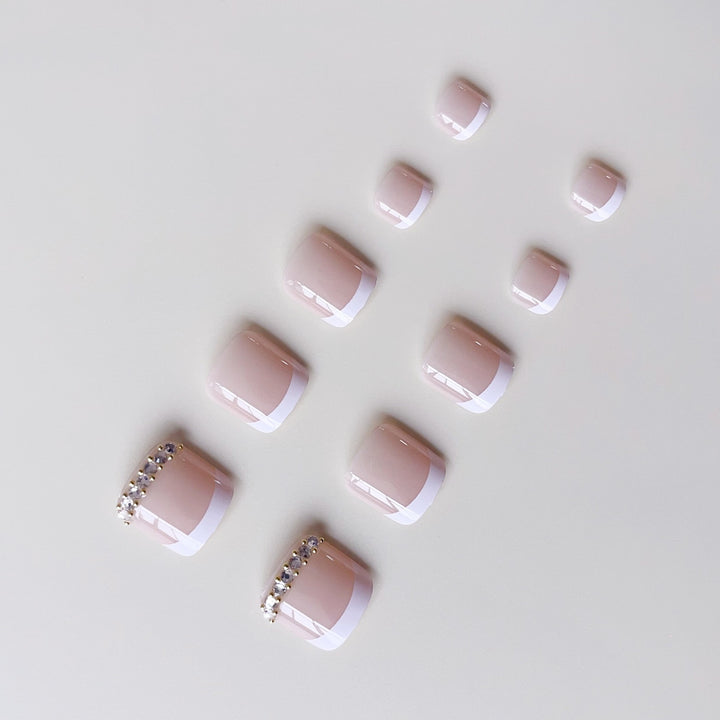 Stylish toenail artist Bowlift