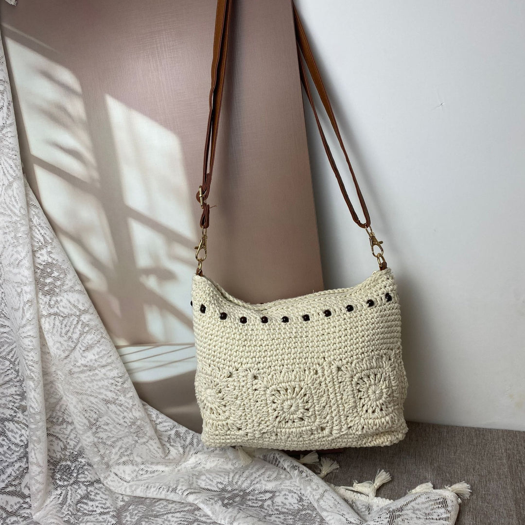 Fashionable crossbody bag with embroidery Bowlift