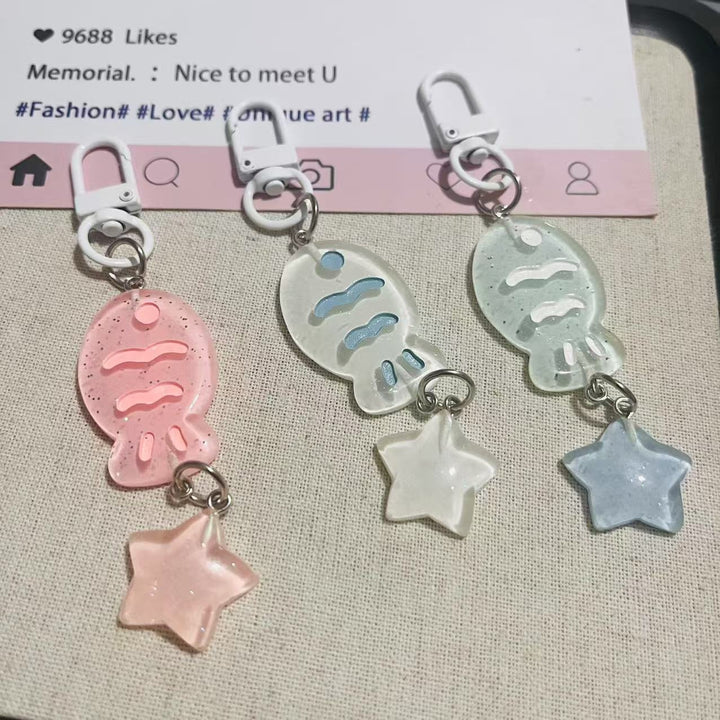 Playful keychain with fish and star motif Bowlift