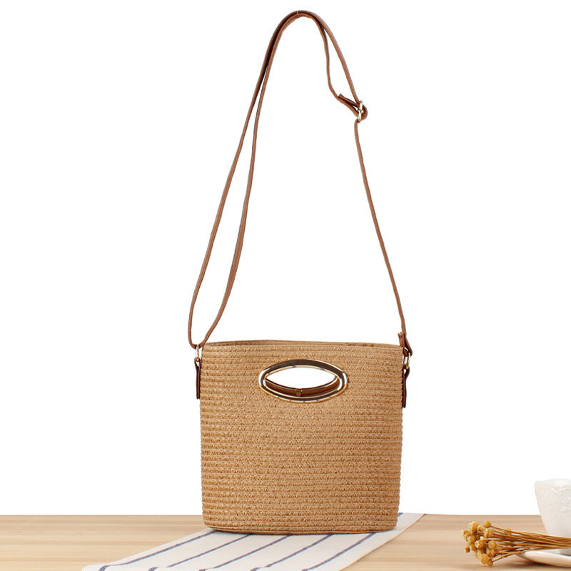 Shoulder bag made of handwoven natural material with elegant handle Bowlift
