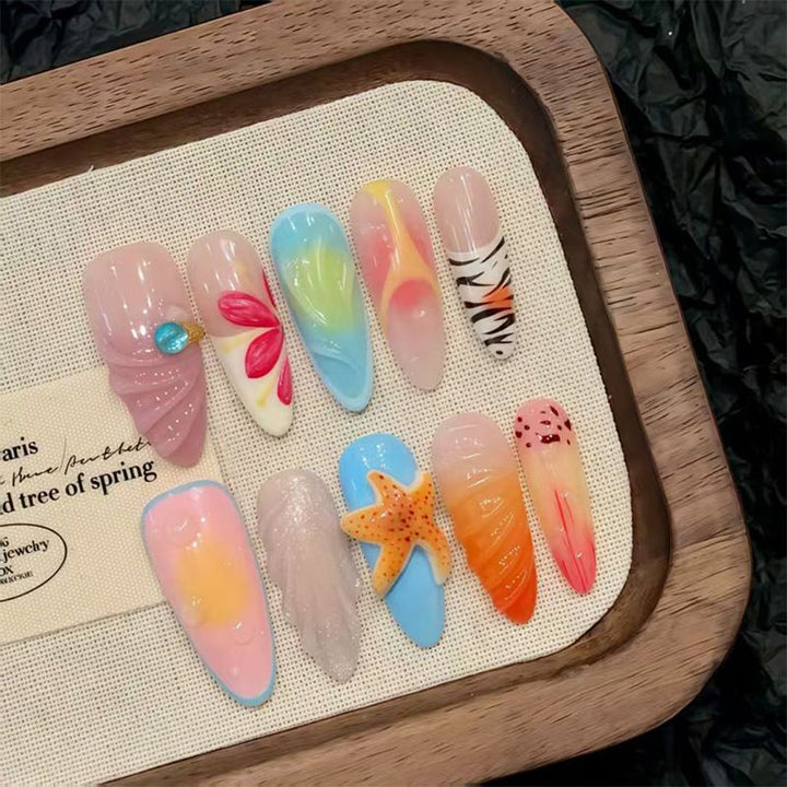 Nail art set with floral patterns and ombre effects Bowlift