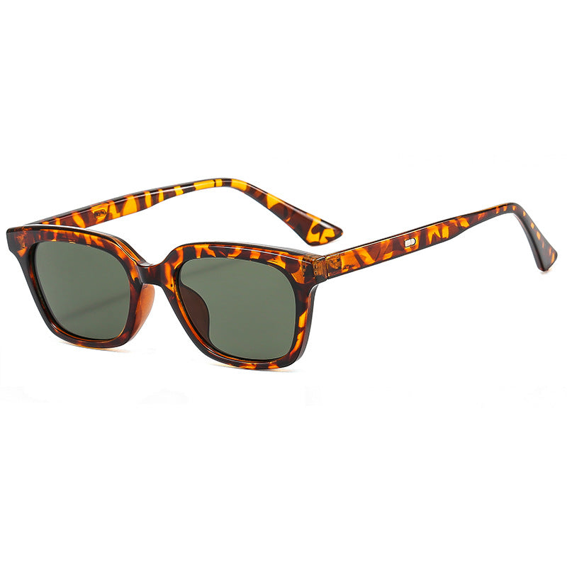 Ladies trendy sunglasses with wide, square frame Bowlift