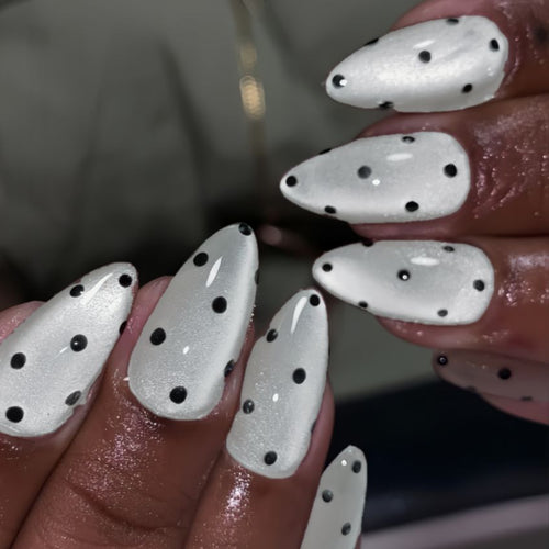 Artistic Press-On Nail Set with Polka Dot Design Bowlift