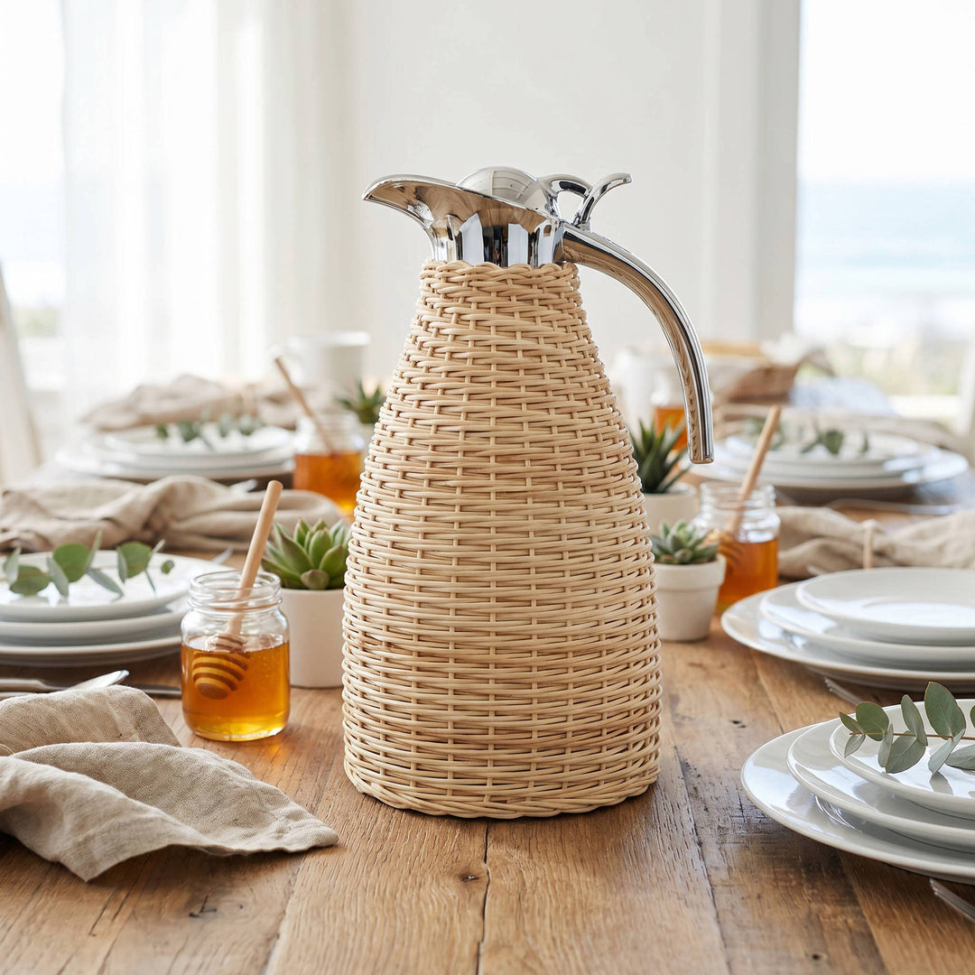Stylish water carafe with woven design Bowlift