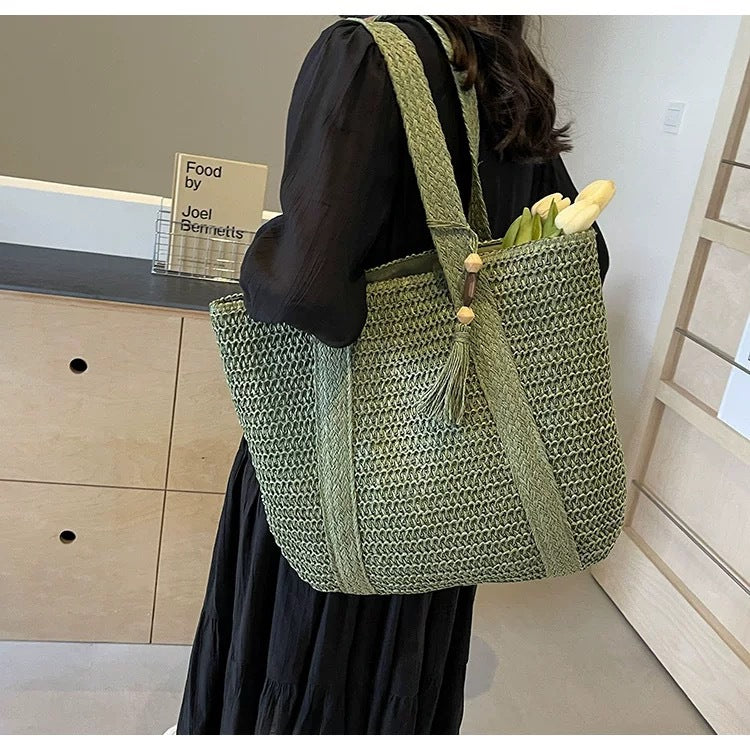 Spacious beach bag with unique woven design Bowlift