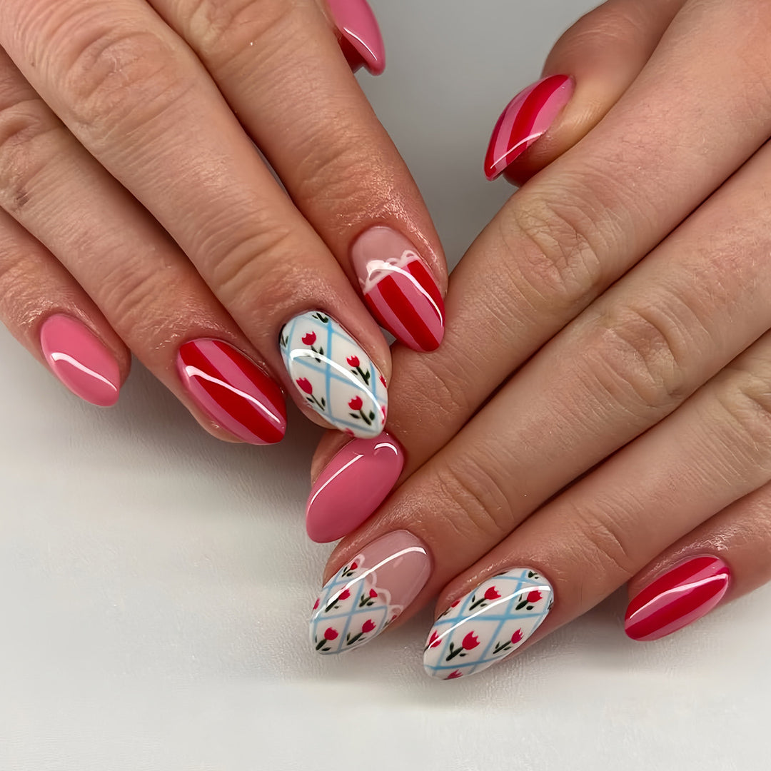 Artistic Floral Patterned Press-On Nail Art Set Bowlift
