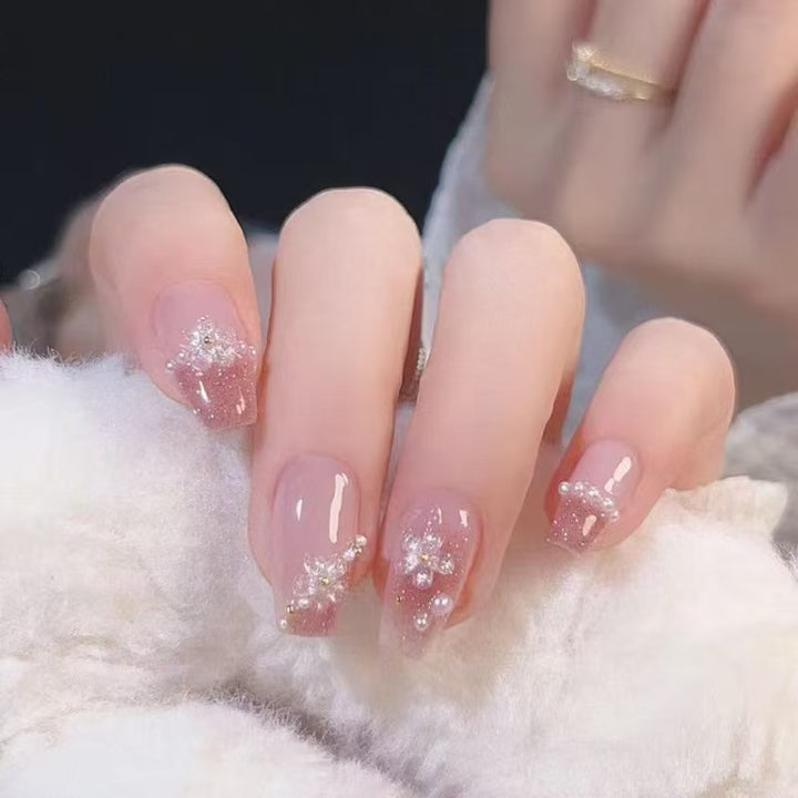 Artificial nails with floral accents Bowlift