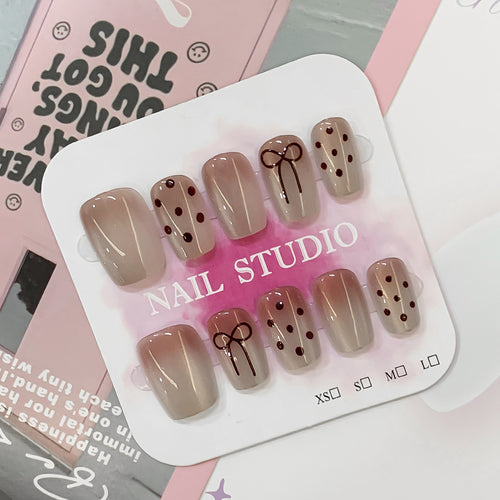 Artificial nail tips with bow and dot patterns Bowlift