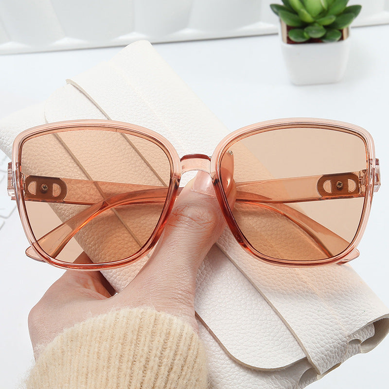 Women’s elegant oversized sunglasses in modern design Bowlift