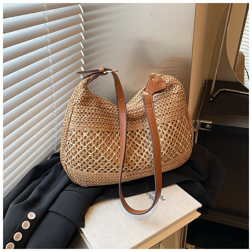 Shoulder bag made of high-quality natural material with woven design Bowlift
