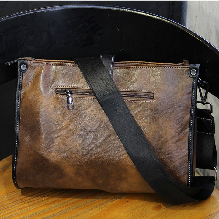 Stylish shoulder bag with textured leather Bowlift