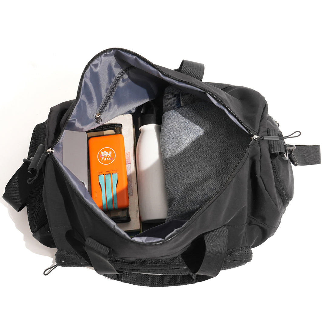 Multifunctional Travel Bag with Reinforced Materials and Innovative Compartment System Bowlift