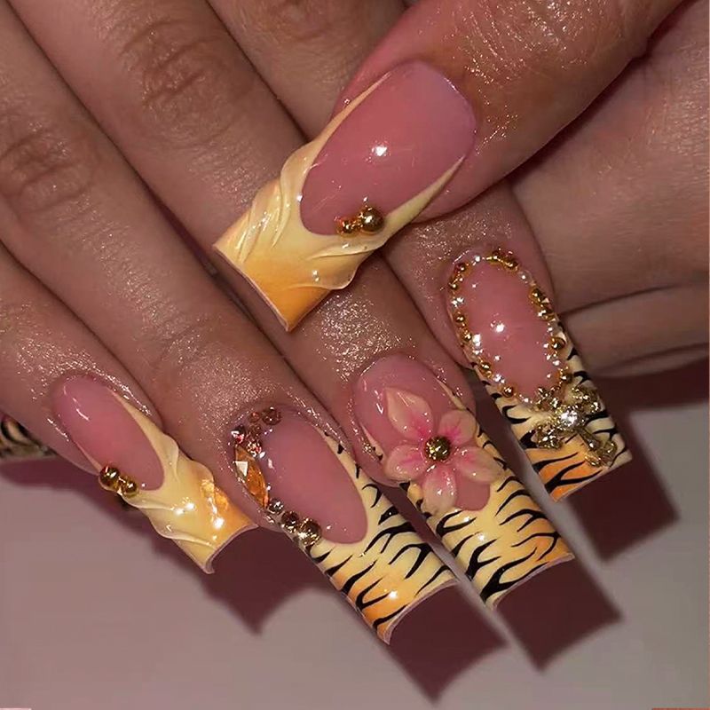 Artisan Decorative Nail Tips Bowlift