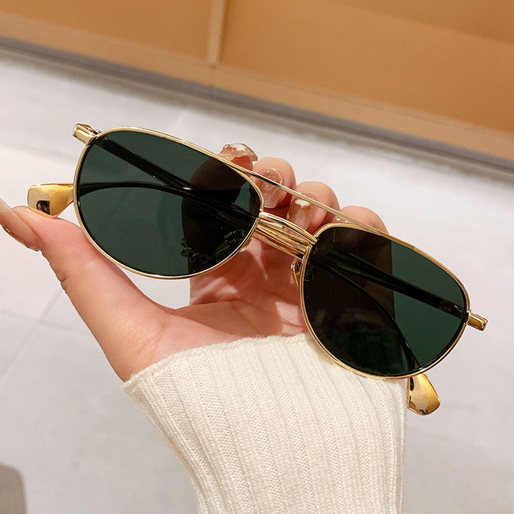 Ladies fashionable pilot sunglasses with elegant gold frame Bowlift