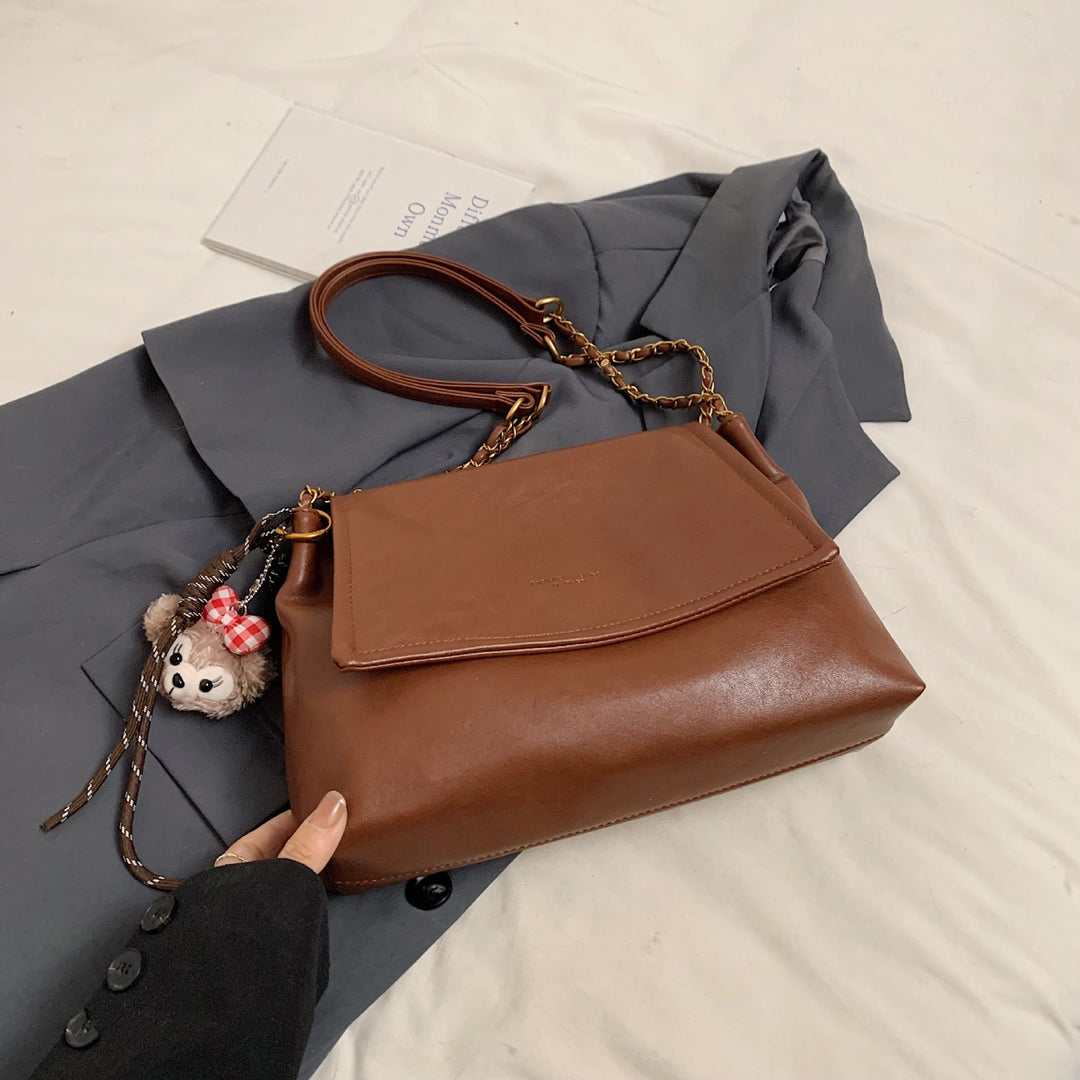 Modern Chain-Strap Handbag Bowlift