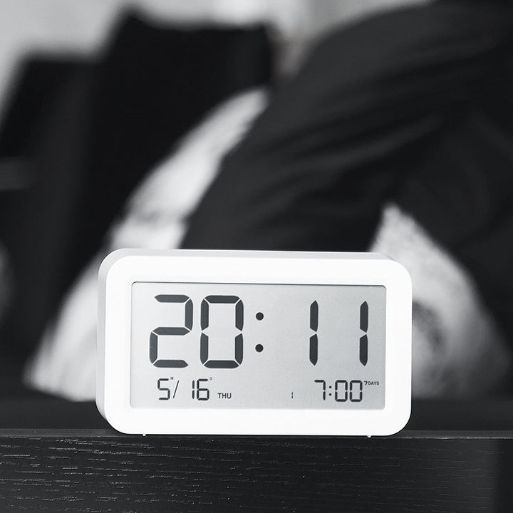 Digital watch with temperature and date display Bowlift