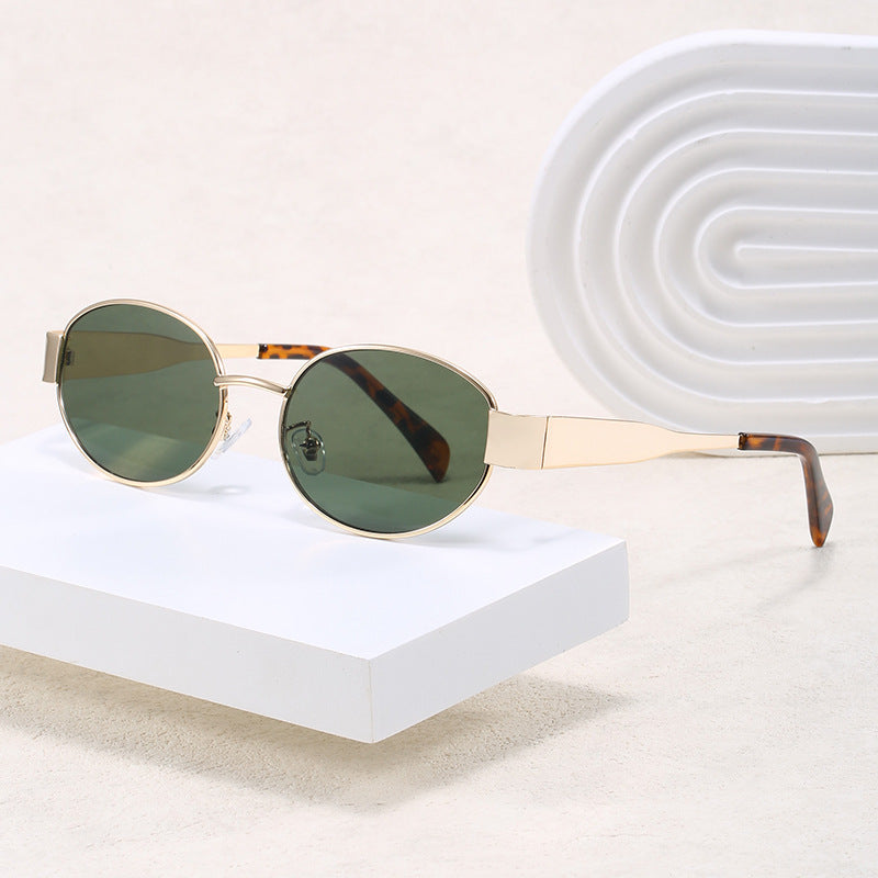 Oval sunglasses with elegant metal frame Bowlift