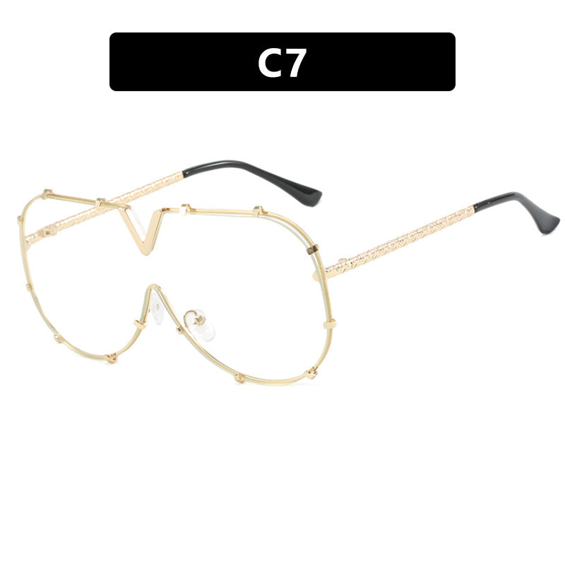 Women oversized goggles in futuristic design Bowlift