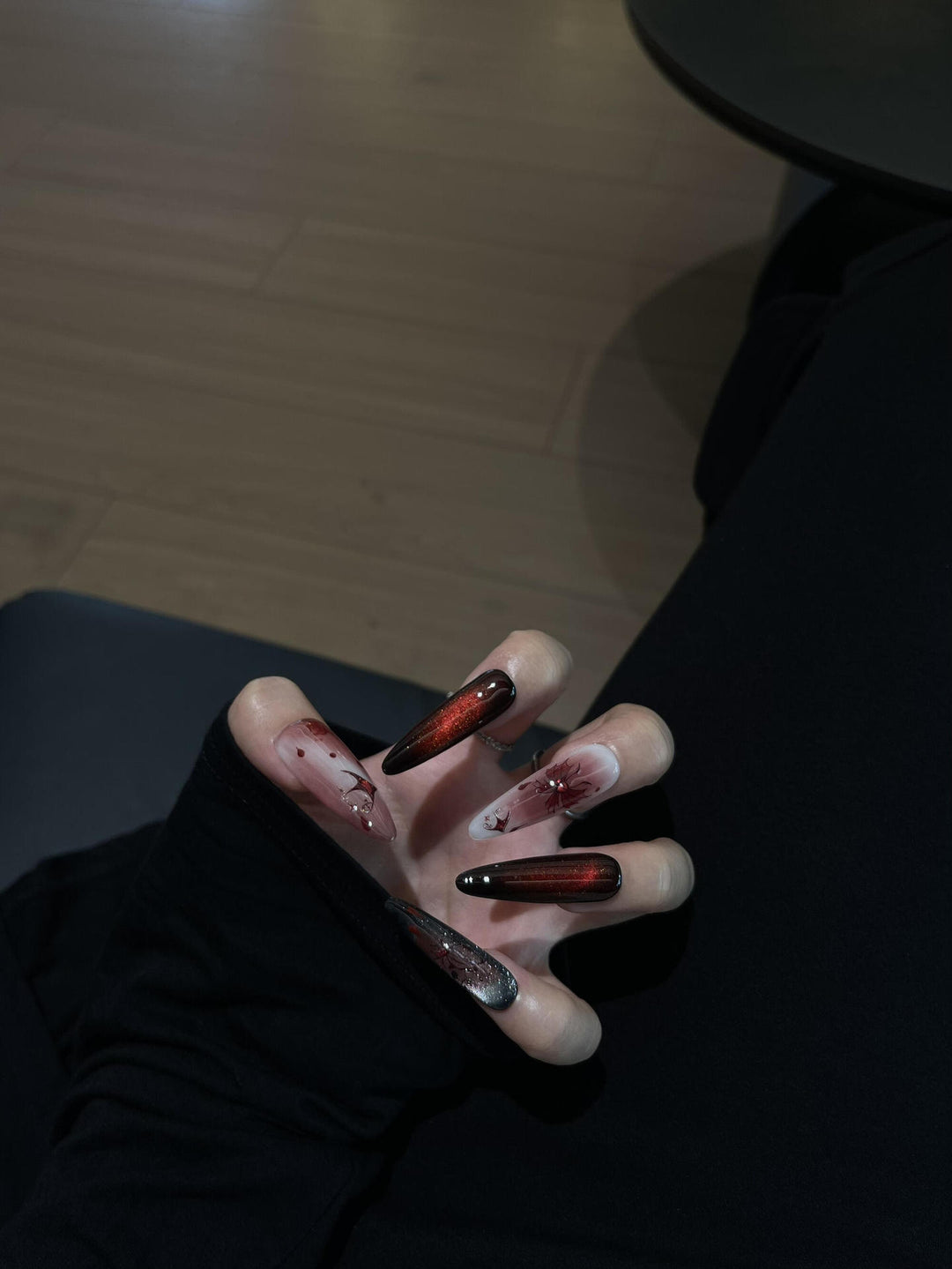 Glamorous Nail Art with Modern Design Bowlift