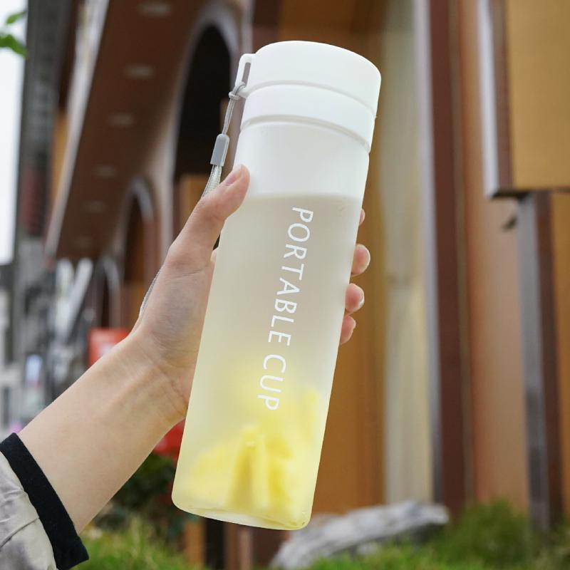 Women's water bottle with innovative lid Bowlift