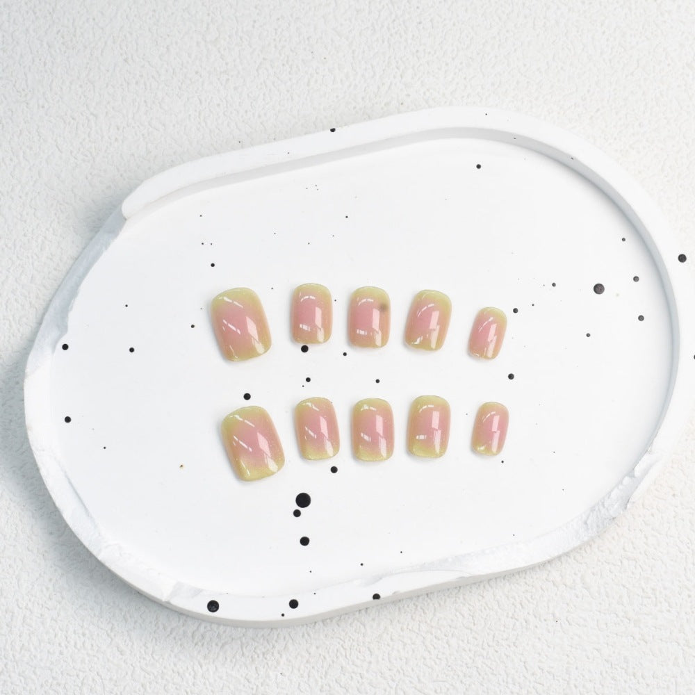 Artificial nails with glamorous rhinestone decorations Bowlift