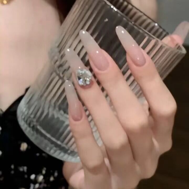 Glamorous Rhinestone-Embellished Press-On Nail Extensions Bowlift