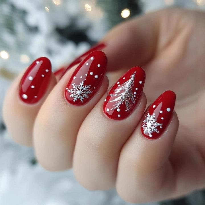 Festive artificial nails in Christmas design Bowlift