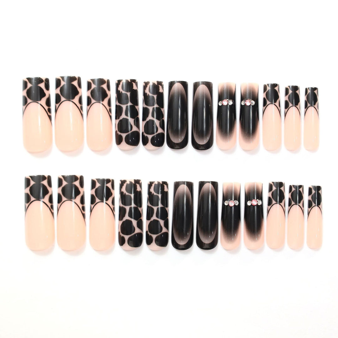 Glamorous artificial nails with modern 3D designs Bowlift