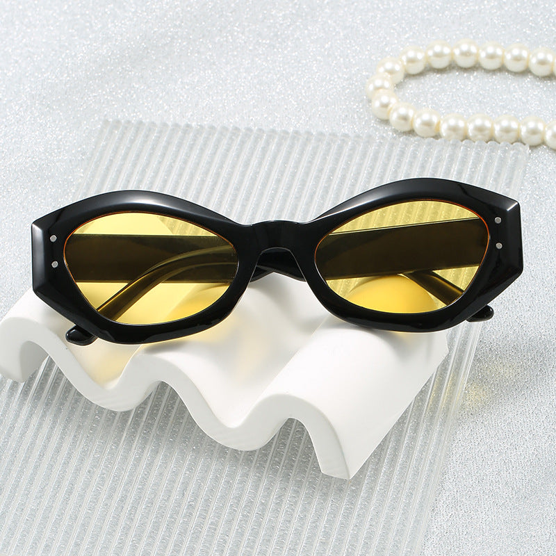 Women's Cat-Eye Sunglasses with Modern Design and Wide Frame Bowlift