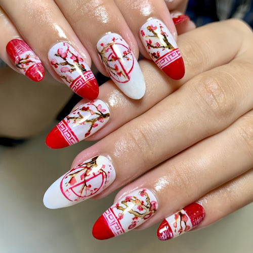 Artificial nails with floral accents Bowlift